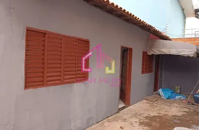 Casa à venda, renascer, cuiabá-mt, 180 m², 2 suítes, cozinha azulejada, sala ampla, 2 vagas, 100m d