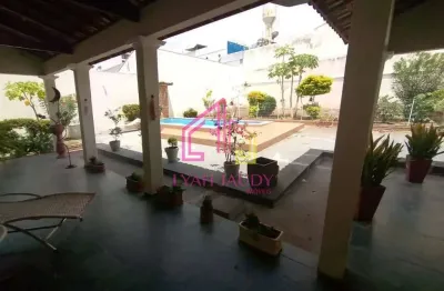 Casa à venda, santa rosa, cuiabá -mt,  208m², 4 vagas, 3 salas amplas, quintal, à 700 m do shopping