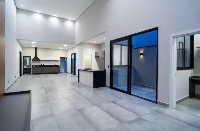 Casa térrea à venda no Condomínio Chácara Ondina, em Sorocaba-SP.