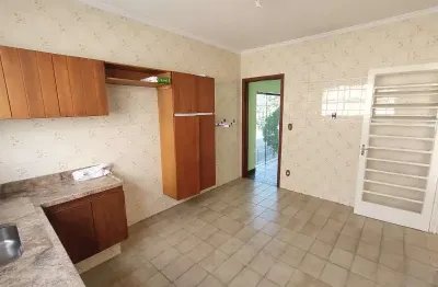 Sobrado para alugar no Jardim Santa Rosália, em Sorocaba-SP.