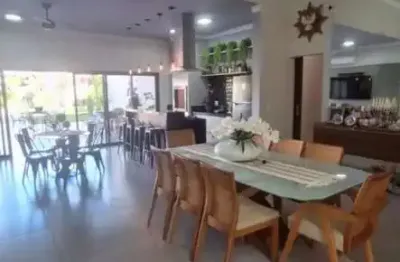 Casa de condomínio à venda no Fazenda Jequitibá, Sorocaba: 3 suítes, 6 banheiros. Oportunidade por R$2.700.000!