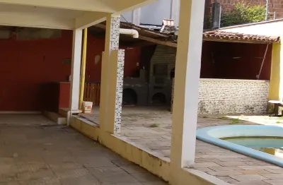 Alugo linda casa em garapu-cabo pe/com:4 q ts, térreo e primeiro andar
