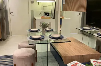 Lindo apartamento de 2 dormitórios com varanda, cercado de muito verde e fácil acessibilidade!!!