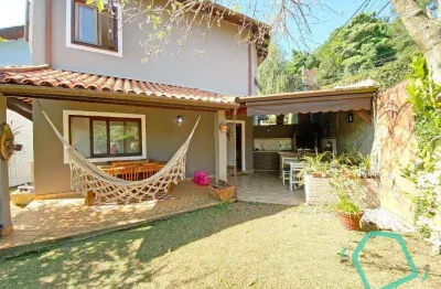 Casa com 3 dormitórios à venda, 130 m² por R$ 1.390.000,00 - Granja Viana - Carapicuíba/SP