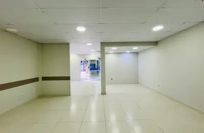 Excelente oportunidade de ponto comercial com 215 m² de área útil e localizado em posição privilegiada de frente
