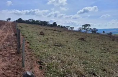 Sitio para venda em santa rosa de viterbo-sp com 5,65 alqueires em pastagem, curral simples, pode plantar 3,5 alqueires