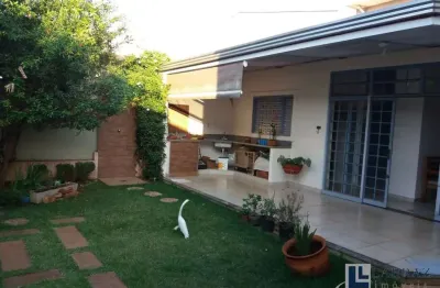 Ótima casa para venda na vila tiberio em rua tranquila, 4 dormitórios sendo 1 suíte, amplo quintal em 182 m2 de área construída, terreno 250 m2
