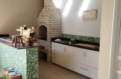 Ótima casa para venda em uberlandia-mg no bairro nossa senhora aparecida, 3 dormitorios sendo 1 suite, varanda gourmet em 300 m2 de área total