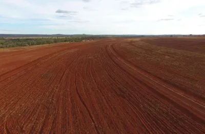 Linda fazenda para venda na região de comendador gomes-mg com 54 alqueirao atual na soja, com outorga para irrigação, rica em agua, benfeitorias