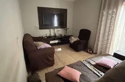 Ótima casa para venda no parque ribeirão, ótima localização, 3 dormitorios, área gourmet em amplo quintal, 150 m2 de área total