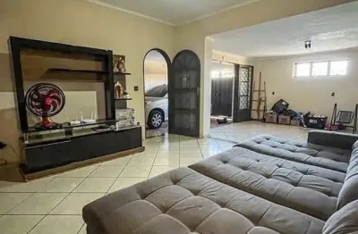 Ótima casa com cômodos amplos para venda nos campos eliseos, 2 dormitorios com 1 suite, amplo quintal em 180 m2 construidos