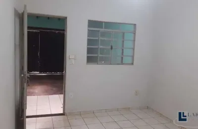 Casa para venda no parque dos pinus, localizada na avenida, 3 dormitorios, 2 banheiros, área construída 127 m2 em um terreno de 160 m2