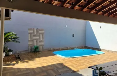 Linda casa para venda no joquei clube, 3 dormitorios sendo 1 suite, varanda gourmet e piscina em 300 m2 de área total