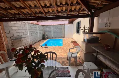 Ótima casa terreno inteiro para venda no planalto verde, 3 dormitorios mais edícula, gourmet e piscina, 166 m2 construidos em um terreno de 250 m2