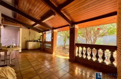 Linda casa avarandada para venda no jardim paulista, 3 dormitorios sendo 1 suite master, amplo quintal em 396 m2 de área total, vocacao residencial ou