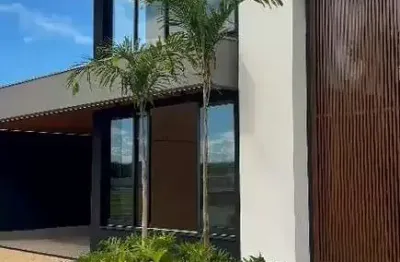 Maravilhosa casa nova altíssimo padrão para venda na vila do golfe no charmoso cond. terras de siena, 3 suites mais escritório, gourmet e piscina em 2
