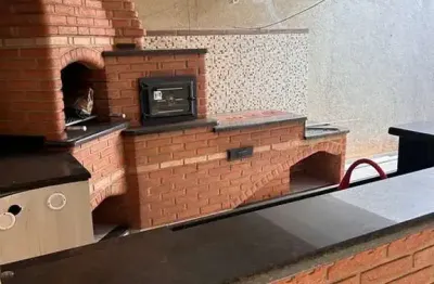 Linda casa para venda no jardim helena, 2 dormitorios com 1 suite, varanda gourmet com balcão, 2 vagas em 101 m2 de área construída