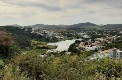 Excelente lote para venda em capitolio-mg no condominio escarpas do lago, lote com 603 m2, medindo 15 x 43,5 m localizado na parte alta com linda vist