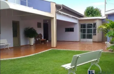 Amplo sobrado com um lindo jardim para venda no cidade universitária, próximo da usp, 5 dormitórios com 3 suítes, 255 m2 construídos em um terreno de