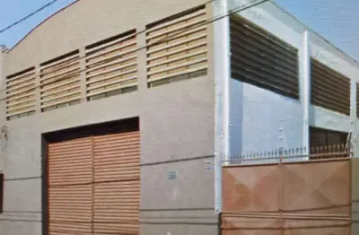 Galpao para locação na av. mogiana em ótima localização, 747 m2 construidos em um terreno de 471m2, mezanino com 4 salas, 3 banheiros