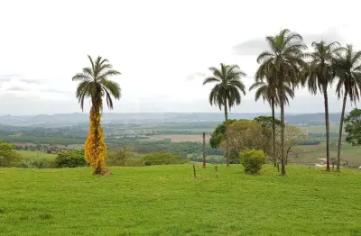 Excelente sitio para venda em franca no jardim eden, com 24 alqueires, 1,6 km do asfalto, linda casa sede com riacho na propriedade