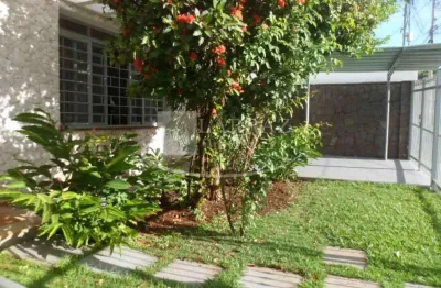 Ótima casa para venda na vila seixas em ótima localização, ideal para clinicas, 3 dormitorios sendo 1 suite, varanda gourmet em 360 m2 de area total