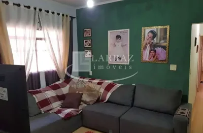 Casa para venda nos campos eliseos, em ótima localização, 30 m do cemiterio da saudade, 2 dormitorios e amplo quintal com 260 m2 de area total.