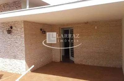 Otima casa para venda no centro / vila seixas, ideal para ponto comercial, regiao de grande fluxo, 324 m2 de area util, 3 dormitorios com suite.