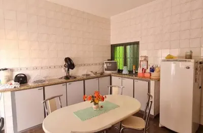 Ótimo sobrado para venda no jose sampaio junior, rua bastante tranquila, 3 dormitorios sendo 1 suite, piscina, 4 banheiros em 237 m² de área construíd