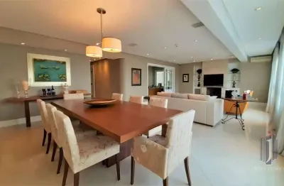 Casa no Jardim da Glória, São Paulo - 378m², 4 suítes e 8vagas por R$2,85M