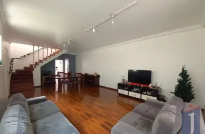 Casa à Venda no Jardim da Glória: 3 Dormitórios, 2 vagas e 165m²