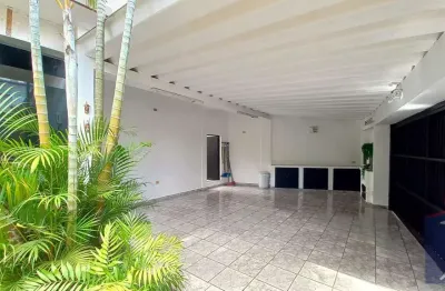 Espaço, Sol e Conveniência: Sua Nova Casa de 241m² na Vila Mariana