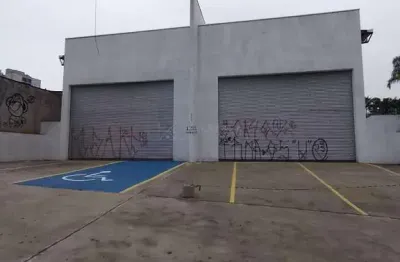 Galpão 450m² com mezanino e pé direito alto – ótima localização!