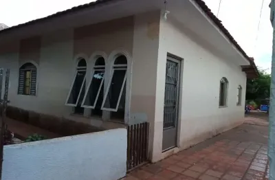 Casa com 3 quartos à venda na Rua Paraíso, Vila Marumby, Maringá