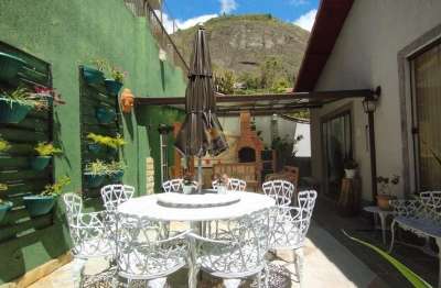 Casa para venda em teresópolis, iucas, 4 dormitórios, 4 suítes, 5 banheiros, 2 vagas