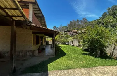 Casa para Venda em Petrópolis, Araras, 4 dormitórios, 1 suíte, 2 banheiros, 3 vagas