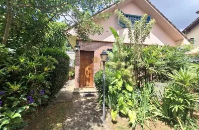 Casa para Venda em Teresópolis, Vale do Paraíso, 3 dormitórios, 1 suíte, 3 banheiros, 2 vagas