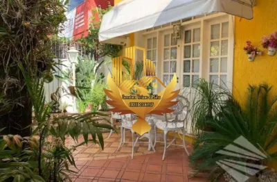 Espetacular casa à venda em taubaté-sp, no centro, com 3 quartos, 1 suíte, 1 sala, 2 banheiros, 2 vagas de garagem, 201 m²!