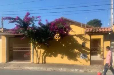 Casa à venda em taubaté-sp, jardim independência: 3 quartos, 1 suíte, 1 sala, 3 banheiros, 3 vagas, 250m² de área.