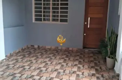 Imperdível oportunidade de adquirir casa no centro de taubaté-sp: 2 quartos, sala, banheiro, garagem - 124m²!