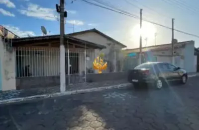 Casa à venda no centro de tremembé-sp: 3 quartos, 1 sala, 1 banheiro, 4 vagas de garagem, 350,00 m² de área. aproveite!