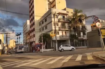 Apartamento à venda no Centro de Taubaté-SP: 3 quartos, 1 sala, 3 banheiros, 1 vaga de garagem. Aproveite!