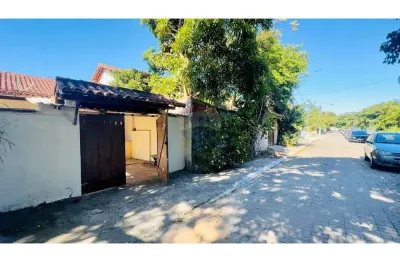 À venda: prédio com 3 casas + 2 kitnets, saída para 2 ruas, na melhor localização comercial de búzios/rj