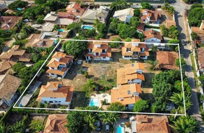 À venda: 7 casas em terreno com mais de 3.000 m², oportunidade única próximo à praia de manguinhos, búzios!