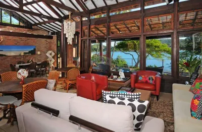 Casa pé na areia à venta em búzios ferradura com rgi e prainha exclusiva