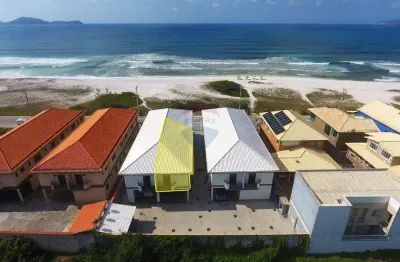 À venda: Apartamento com RGI de frente para a praia em Dunas do Foguete, Cabo Frio, por R$440.000