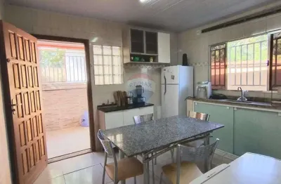 À venda: duas casas no mesmo terreno na vila verde, próximas à estrada da fazendinha, armação dos búzios