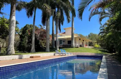 Casa à venda na ferradura em búzios com piscina, área gourmet e vista mar