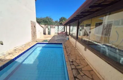 À venda: casa com 4 quartos, piscina e jacuzzi na vila verde, conforto e sofisticação em búzios!