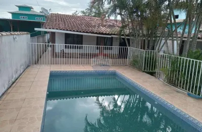 Casa à venda com piscina e kitnet na vila verde rasa, armação dos búzios